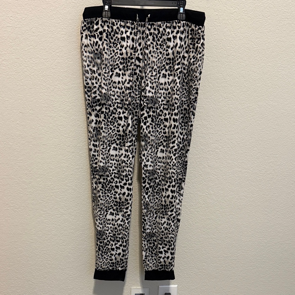 Tahari Black and White Animal Print Pajama Pants